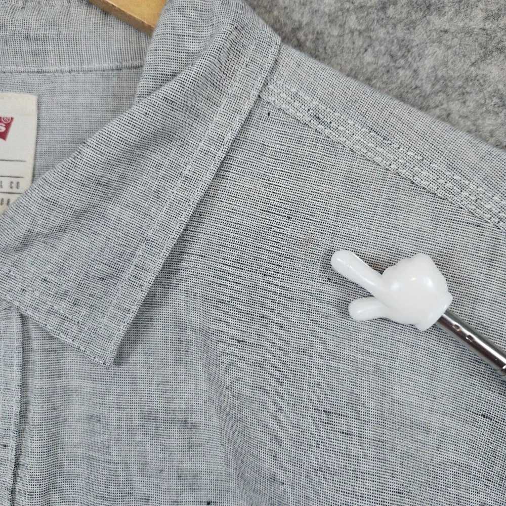 Levi's Gray Button Up Shirt‎ Size XL Long Sleeve Cotton Blend Lightweight SPOT